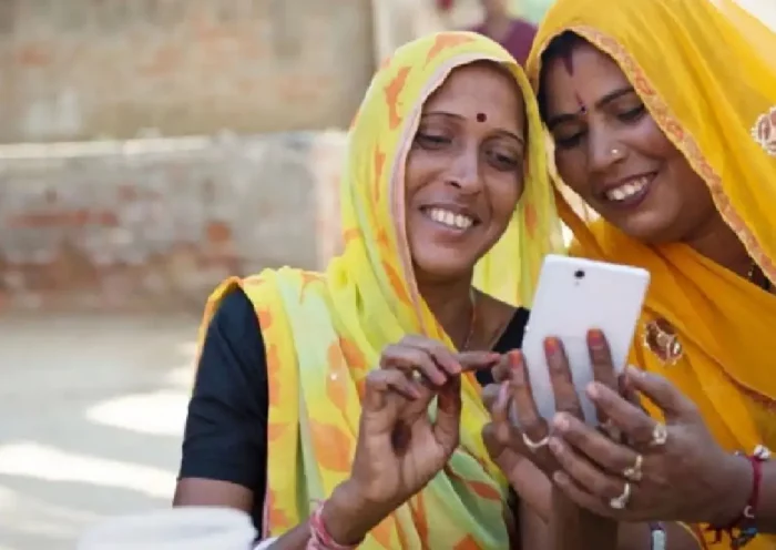Gehlot government's gift to the head of the household, 40 lakh women will get smartphones on Raksha Bandhan