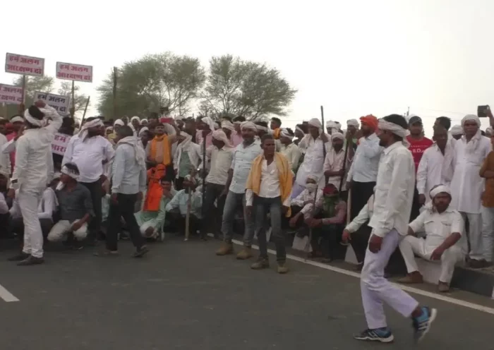 Saini community demanding 12 percent reservation, Jaipur-Bharatpur NH jam, stones pelted on police