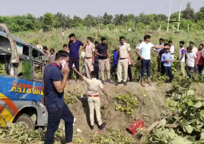 Bus Fell Into Ditch in Bhilwara | Sach Bedhadak