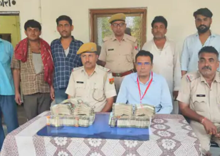 Cash Recovered From 2 Trucks in Barmer | Sach Bedhadak