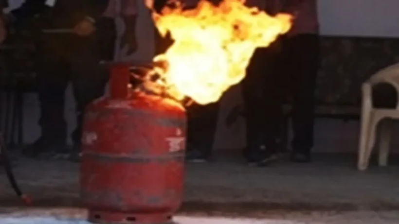 Gas cylinder 2 | Sach Bedhadak