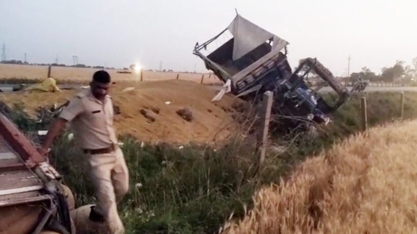 Rajasthan Truck and Tractor Trolley Collides | Sach Bedhadak